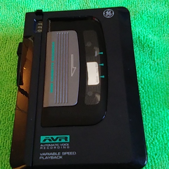 GE 3-5366A Portable Cassette Player - Picture 1 of 9